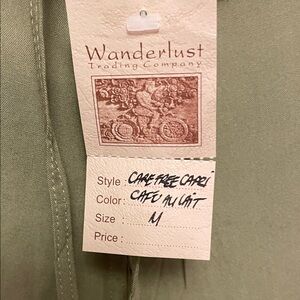 Nwt’s Wanderlust Carefree Capri in Light Green Size Medium
